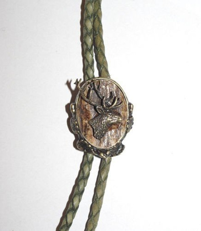 Krawatnik mały z poroża z motywem