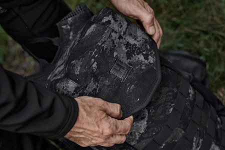 Plecak Härkila NOCTYX 12 L - kompaktowy w kamuflażu AXIS MSP®Black