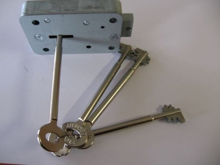 SZAFA NA BROŃ DŁUGĄ HIT- WF-140 E7