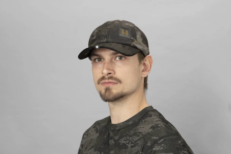 Czapka z daszkiem Härkila NOCTYX Camo wyposażona w mini-latarkę