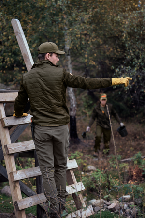 Theo Hybrid Jacket - ocieplana warstwa środkowa lub kurtka myśliwska w dobrym stylu