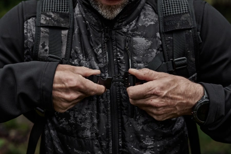 Plecak Härkila NOCTYX 12 L - kompaktowy w kamuflażu AXIS MSP®Black